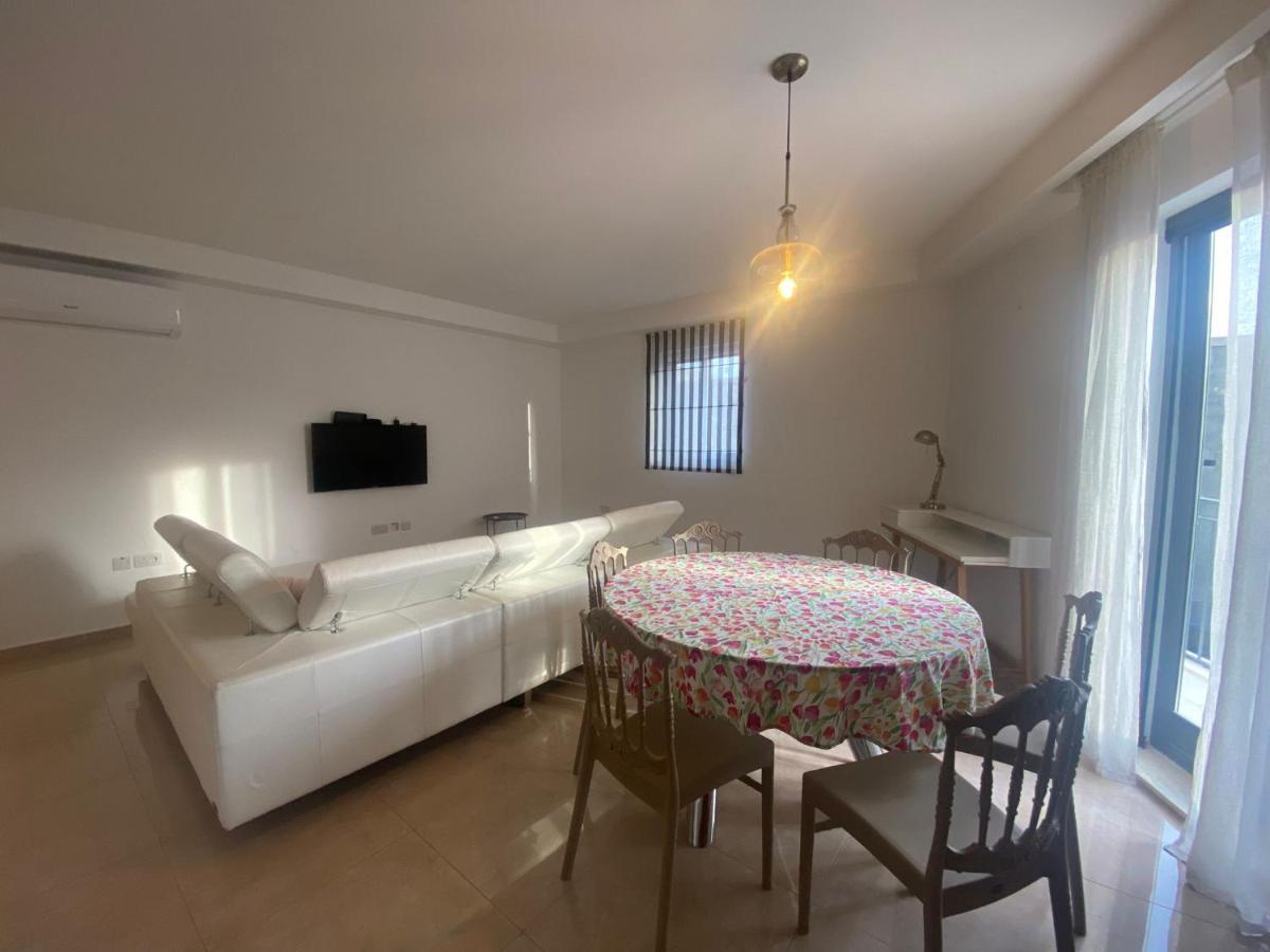 Cozy 2 Bedroom Apartment Near Seafront Gzira Buitenkant foto