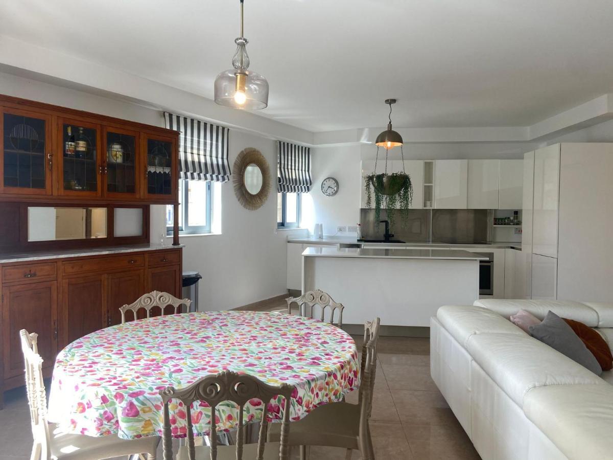 Cozy 2 Bedroom Apartment Near Seafront Gzira Buitenkant foto